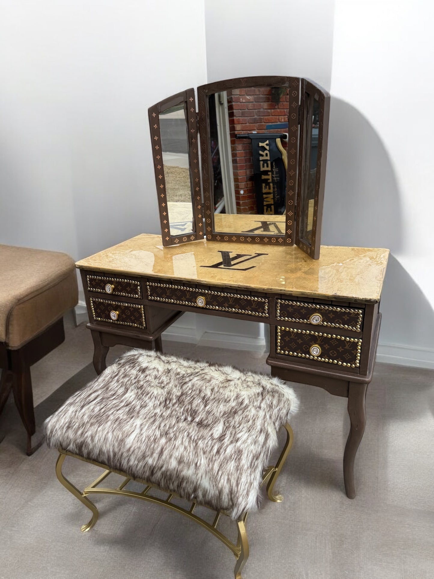 LV Full Size Vanity